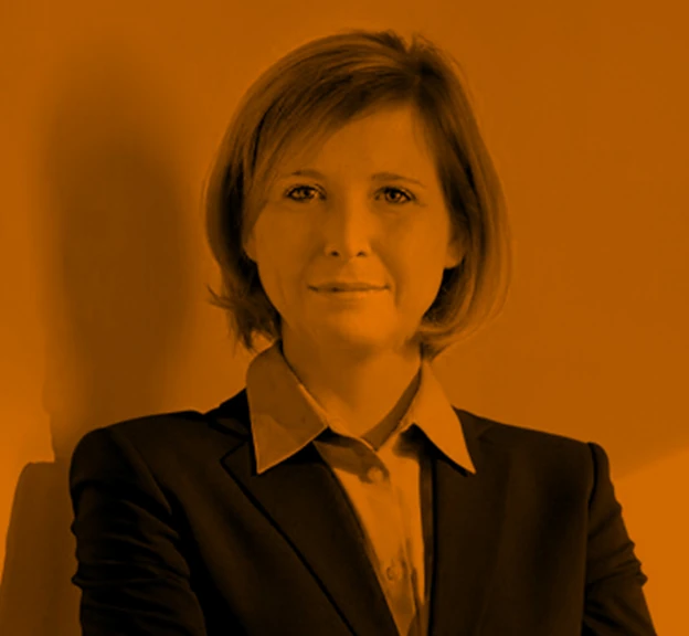 Bild von Nadja Hossbach Zimmermann in einem Orange Farbton